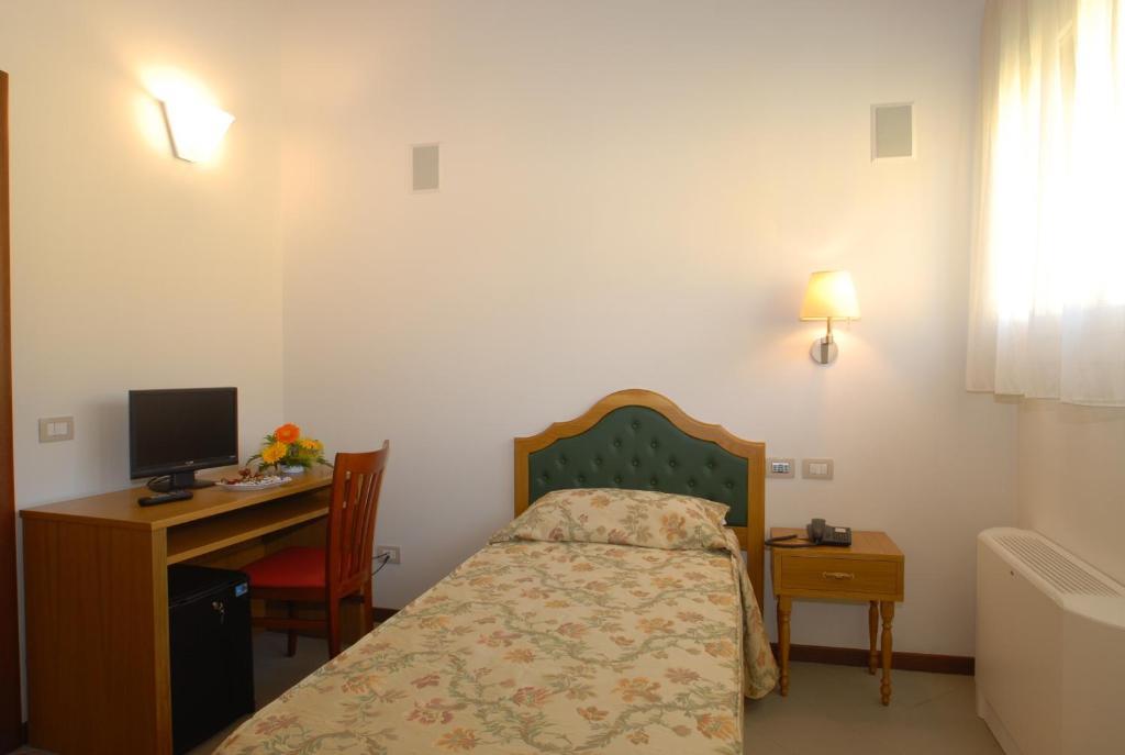 ヴィラ アレトゥシ ボローニャ 部屋 写真